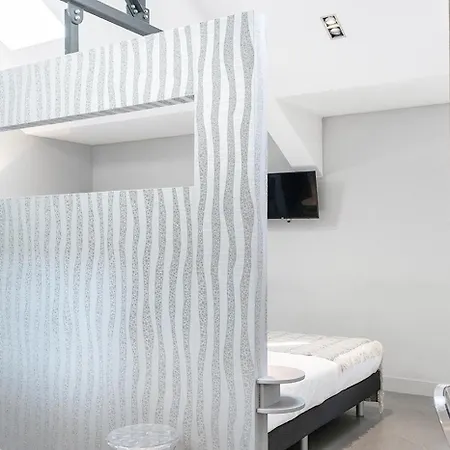 Newly Refreshed Weaving Mill Free Parking